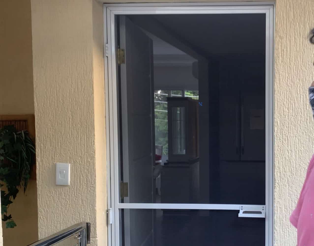 porta de tela mosquiteiro