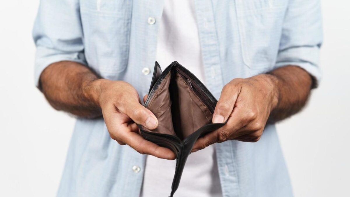 COMO CUIDAR DE SUAS FINANÇAS PESSOAIS