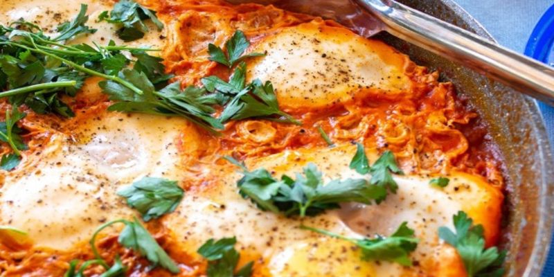 Ovos cozidos no molho