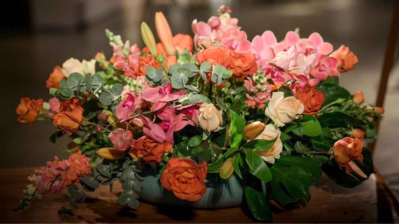 Aprenda a Fazer um Lindo Arranjo Floral em Casa